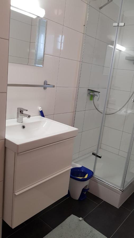 Outletcity Ferienwohnung Apartment 2 Metzingen  Exteriör bild