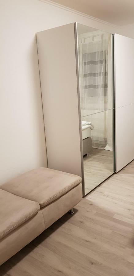 Outletcity Ferienwohnung Apartment 2 Metzingen  Exteriör bild