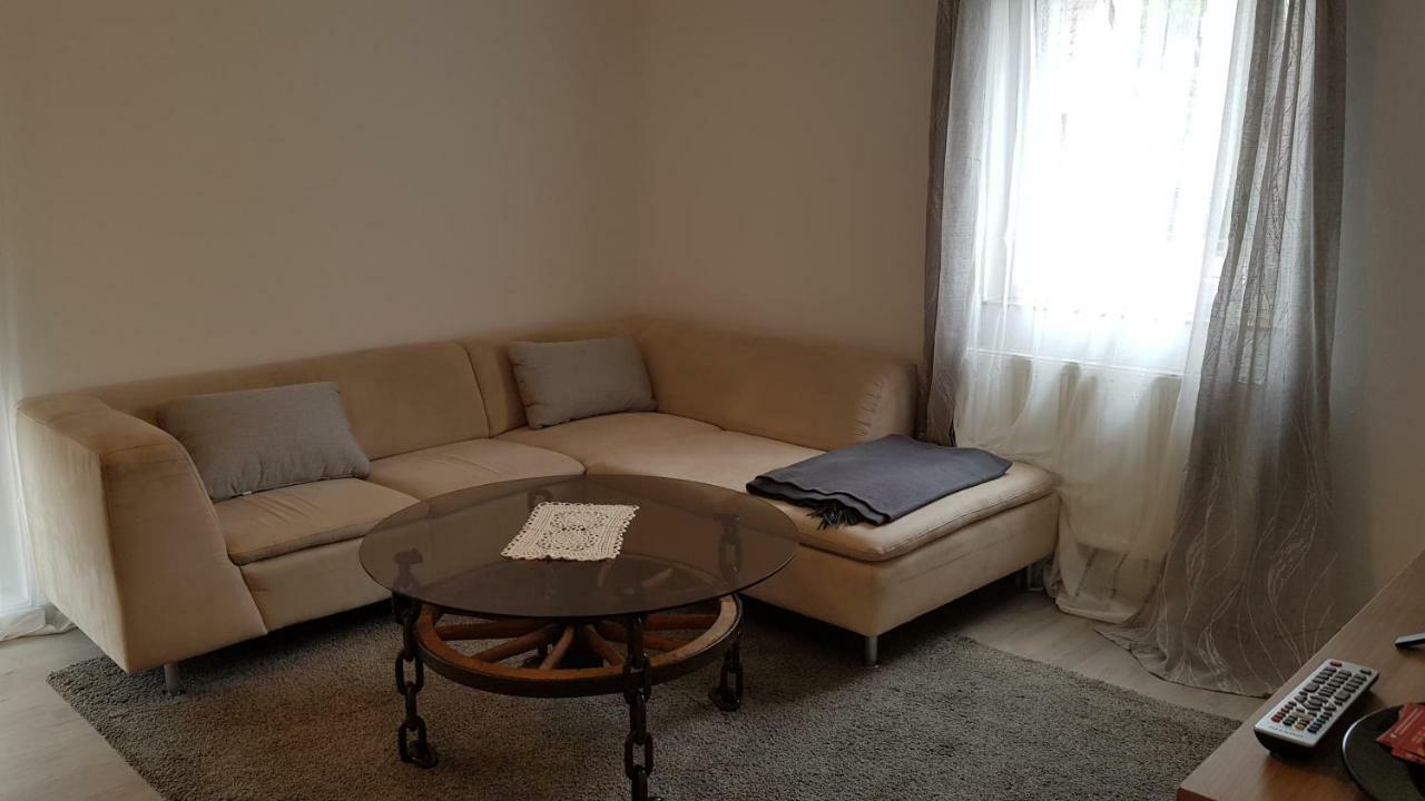 Outletcity Ferienwohnung Apartment 2 Metzingen  Exteriör bild