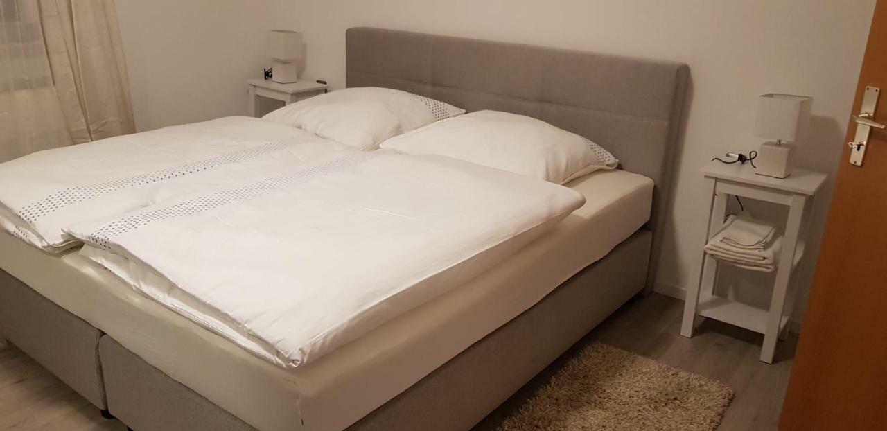 Outletcity Ferienwohnung Apartment 2 Metzingen  Exteriör bild
