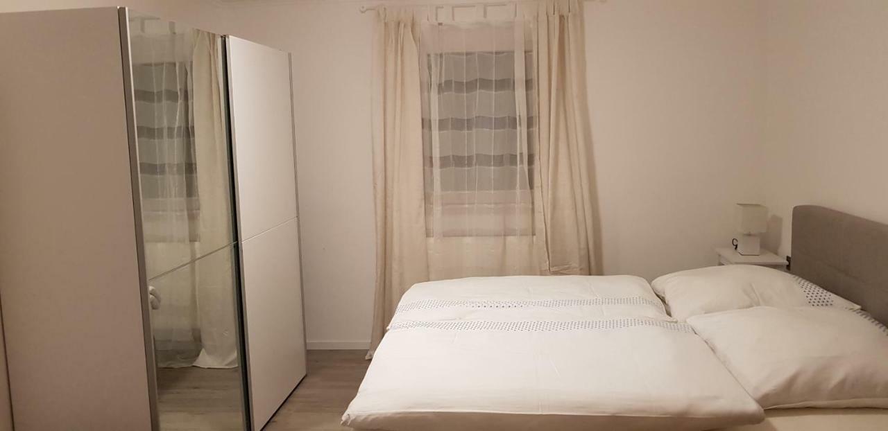 Outletcity Ferienwohnung Apartment 2 Metzingen  Exteriör bild