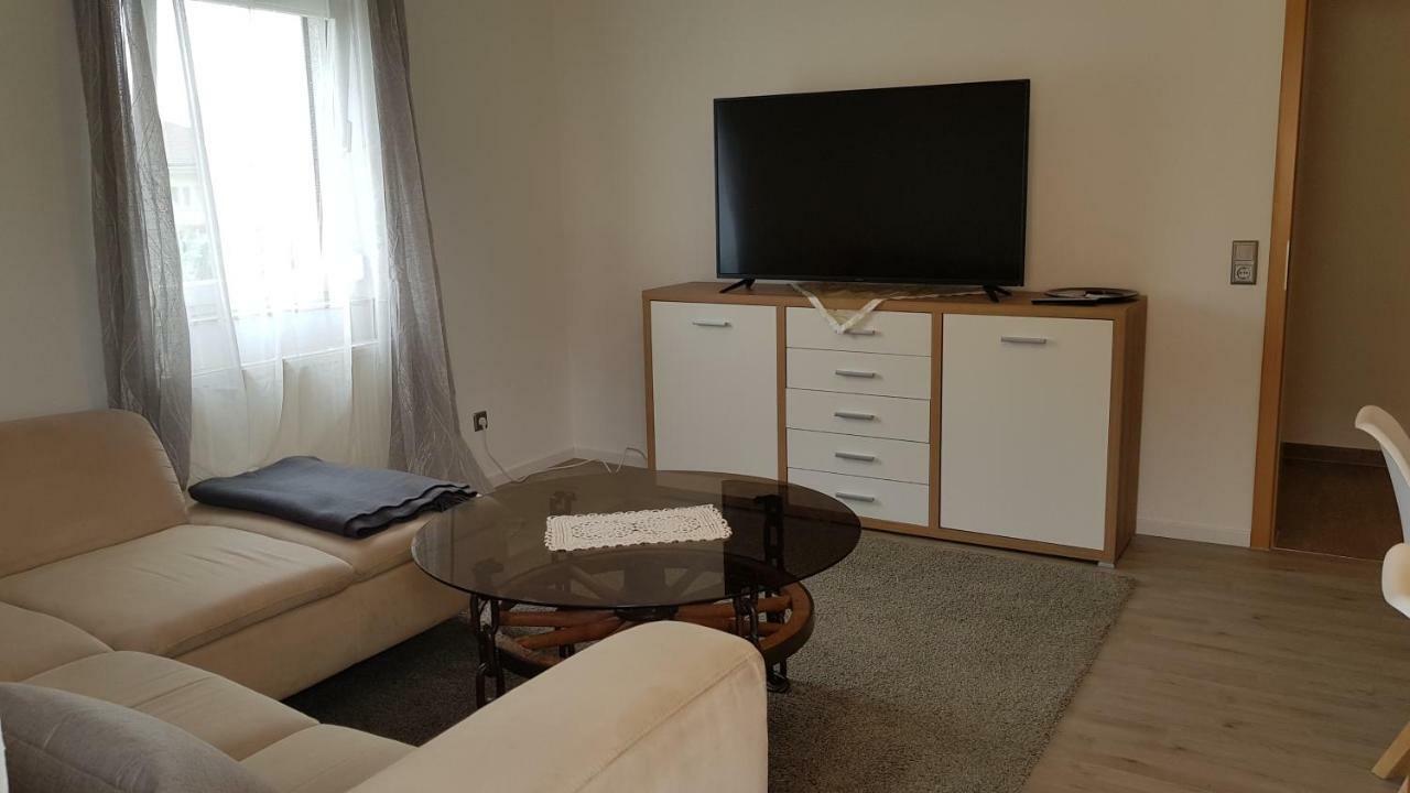 Outletcity Ferienwohnung Apartment 2 Metzingen  Exteriör bild