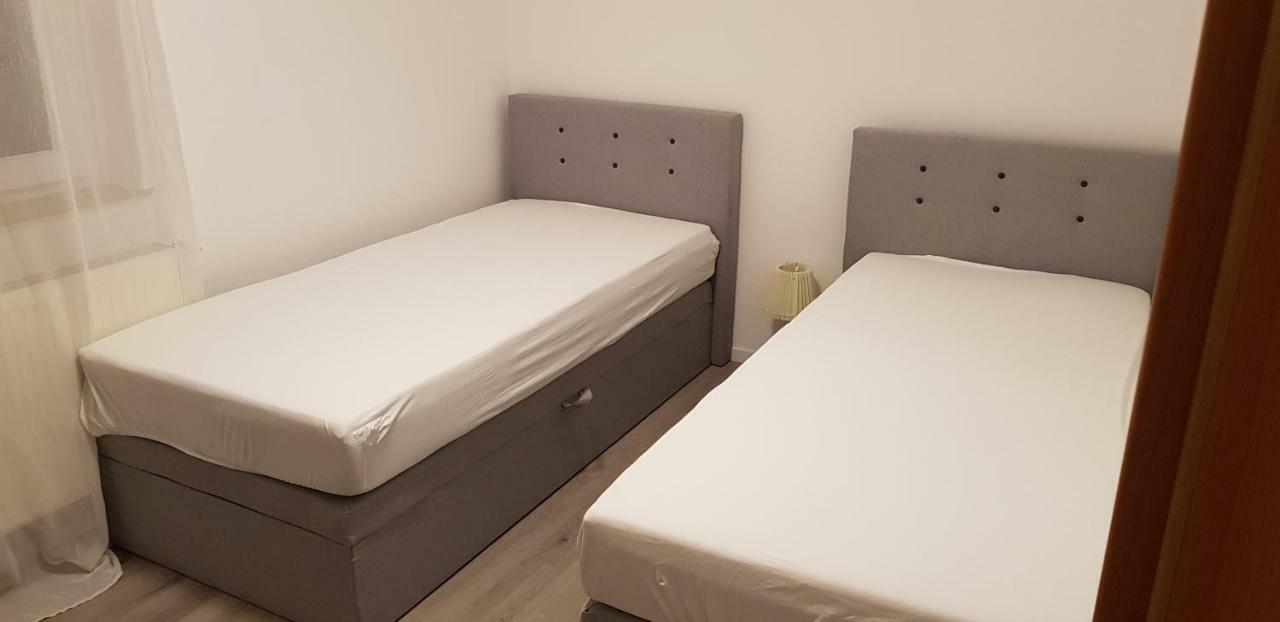 Outletcity Ferienwohnung Apartment 2 Metzingen  Exteriör bild